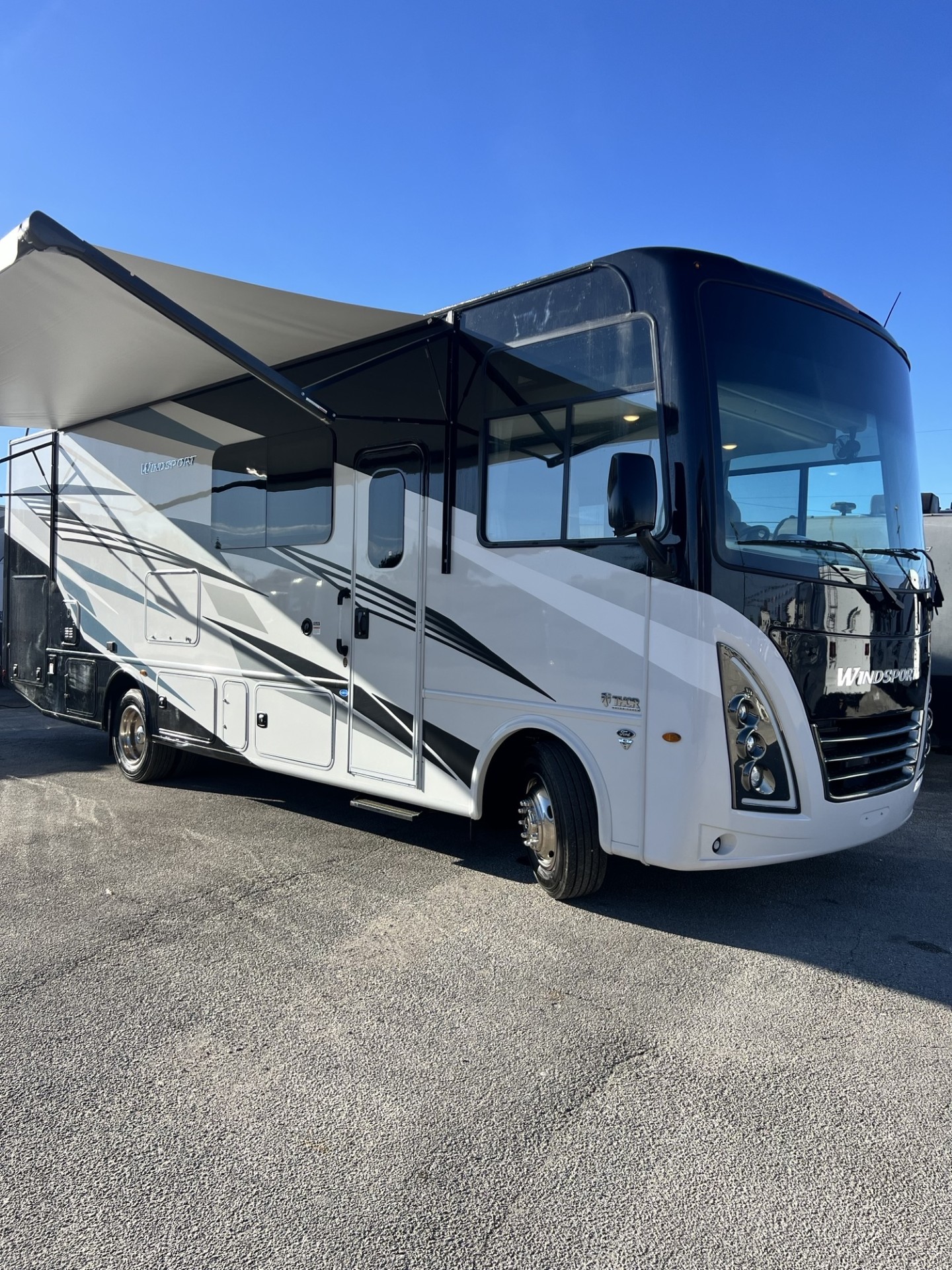 Class A - 1 slide out 2025 Windsport 29L