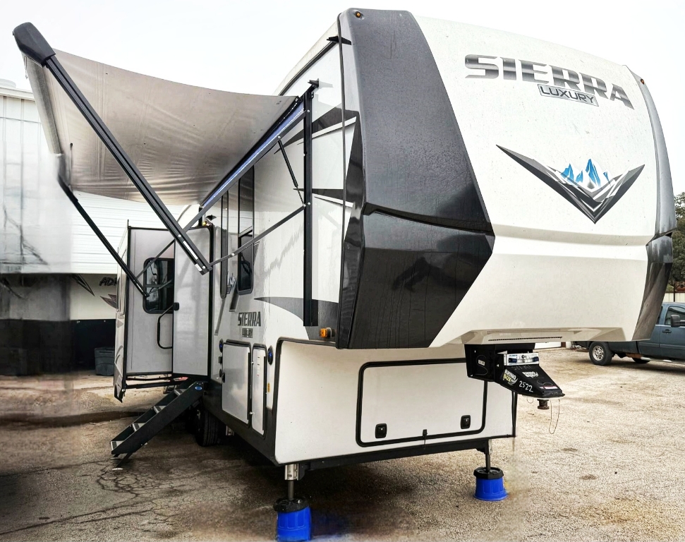 5TH Wheel- 3 Slide Out - Forest River Serria Luxury