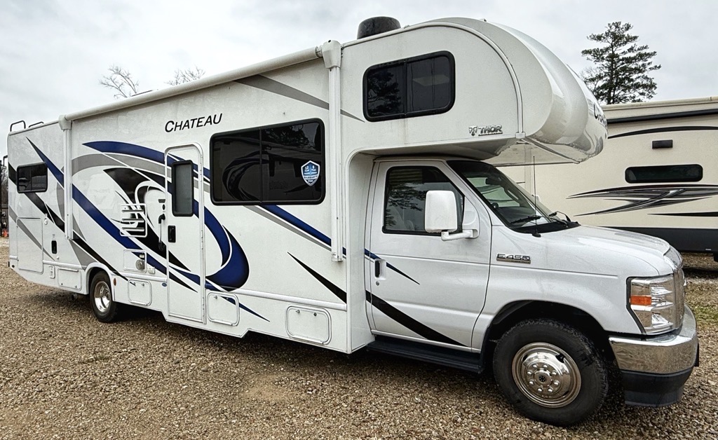 Class C - 1 Slide Out Thor Chateau 31E