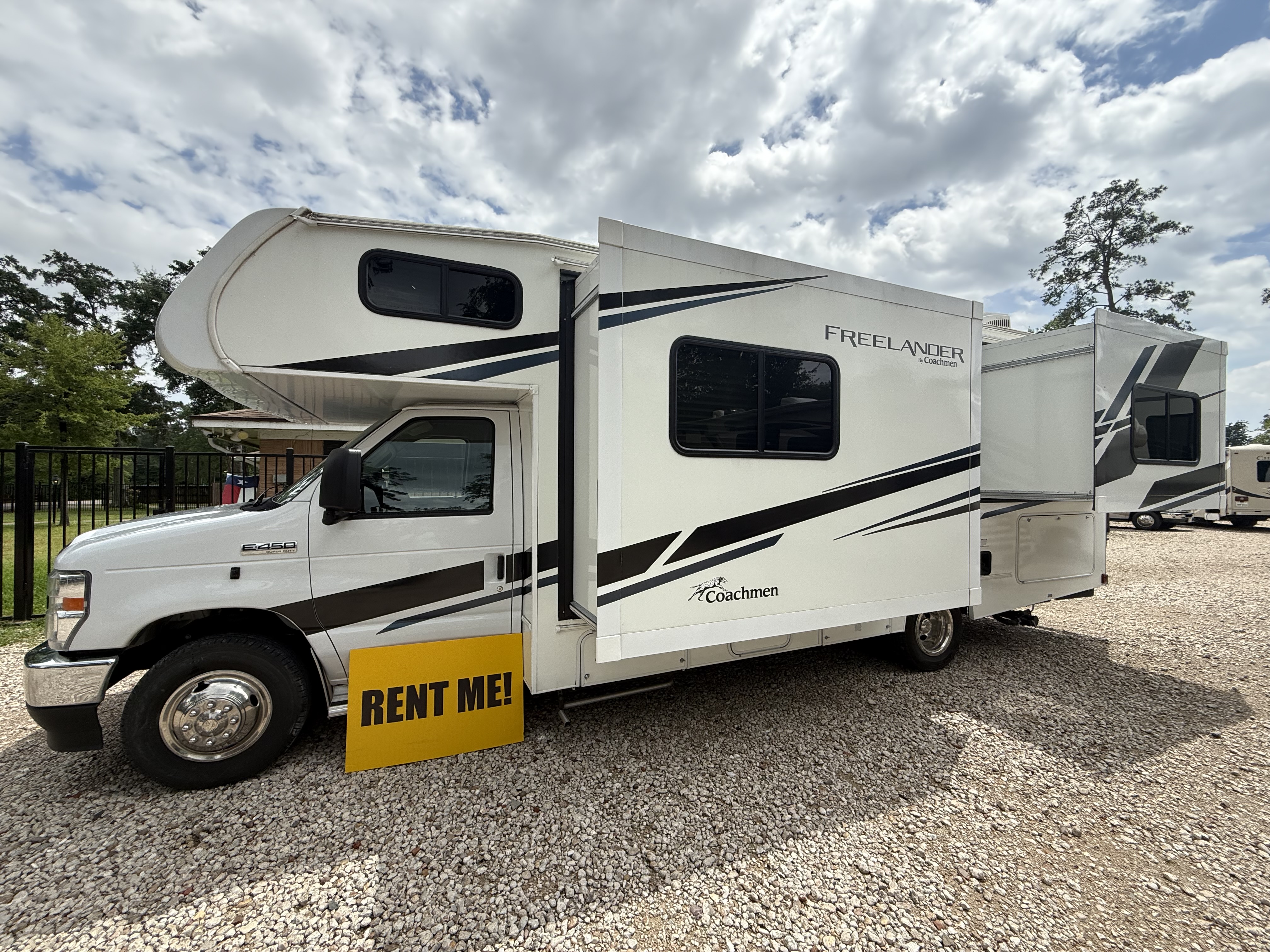 Class C-2 Slide Out Freelander 26DS