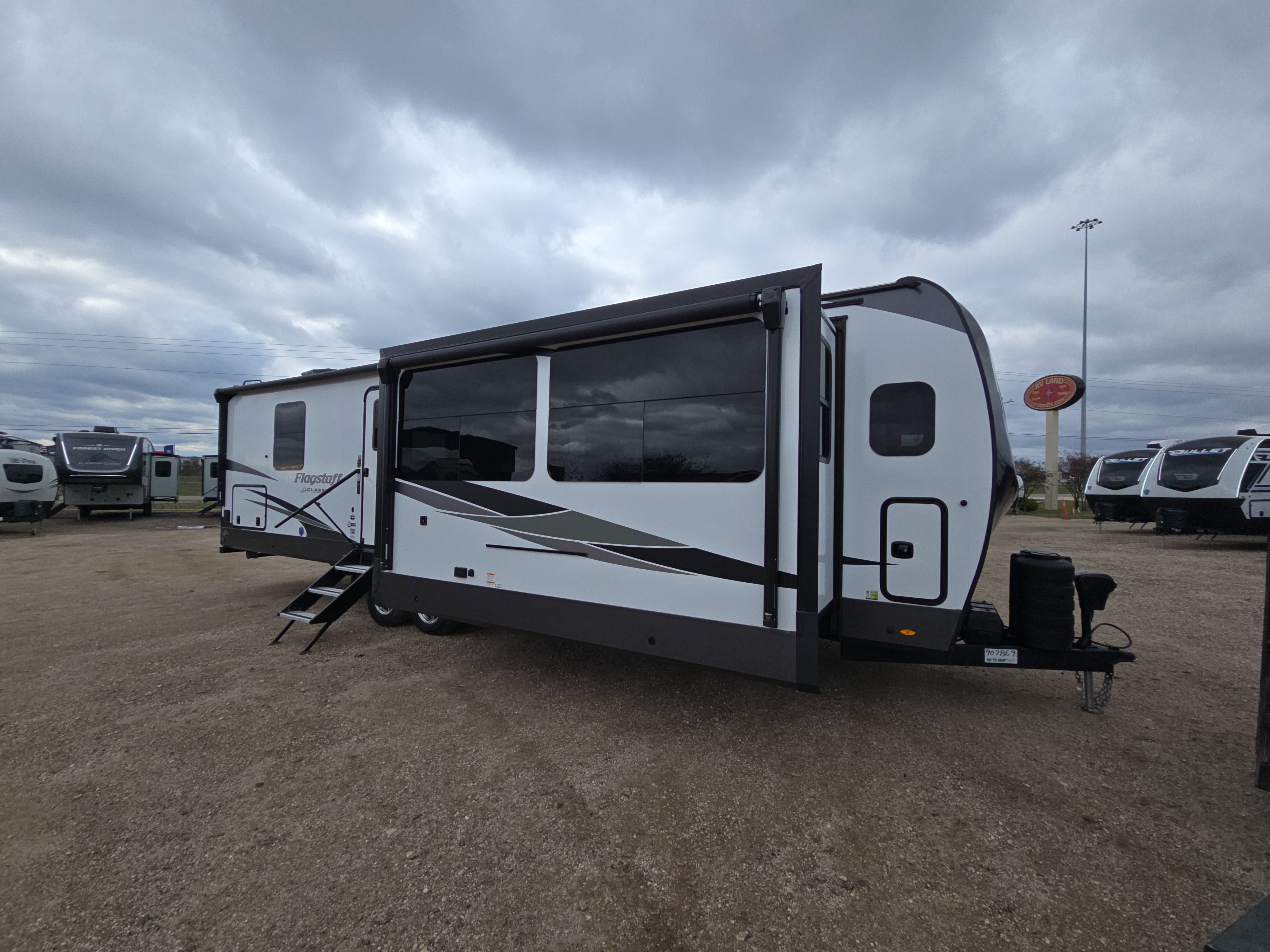 Travel Trailer - 3 Slide Outs Flagstaff Classic Travel Trailer 832FK