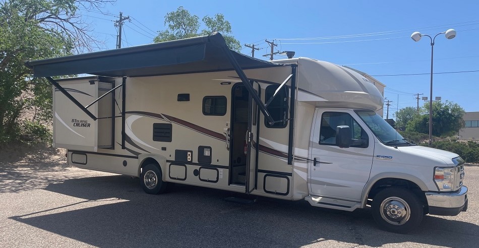 Class B + - 2 Slide out B Touring Cruiser