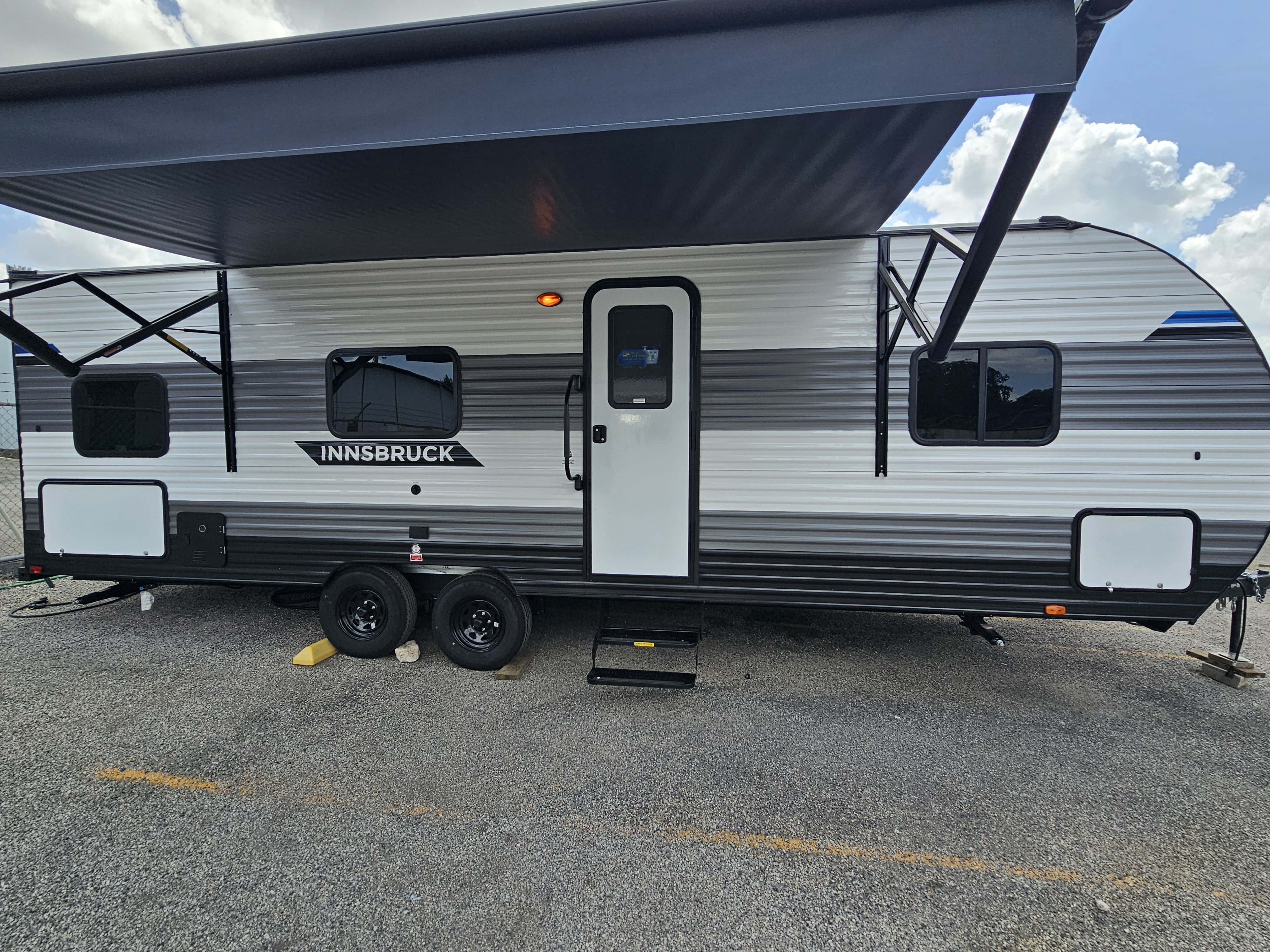 Travel Trailer - non slide Gulfstream Innsbruck 26BHG