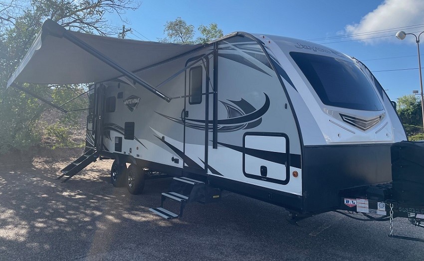 Travel Trailer - 1 Slideout White Hawk 28RL