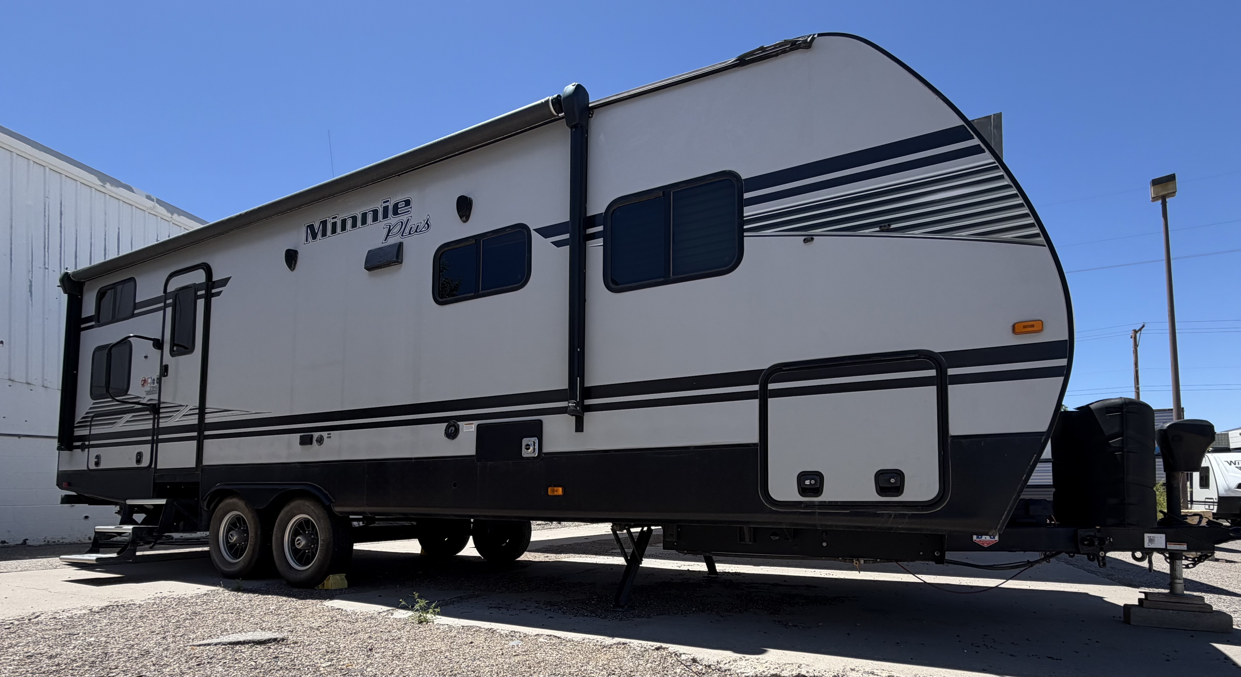Travel Trailer - Minnie Minnie Plus M-27BHSS