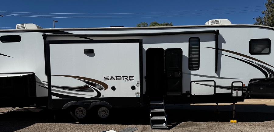 5th Wheel - 4 Slideout Sabre