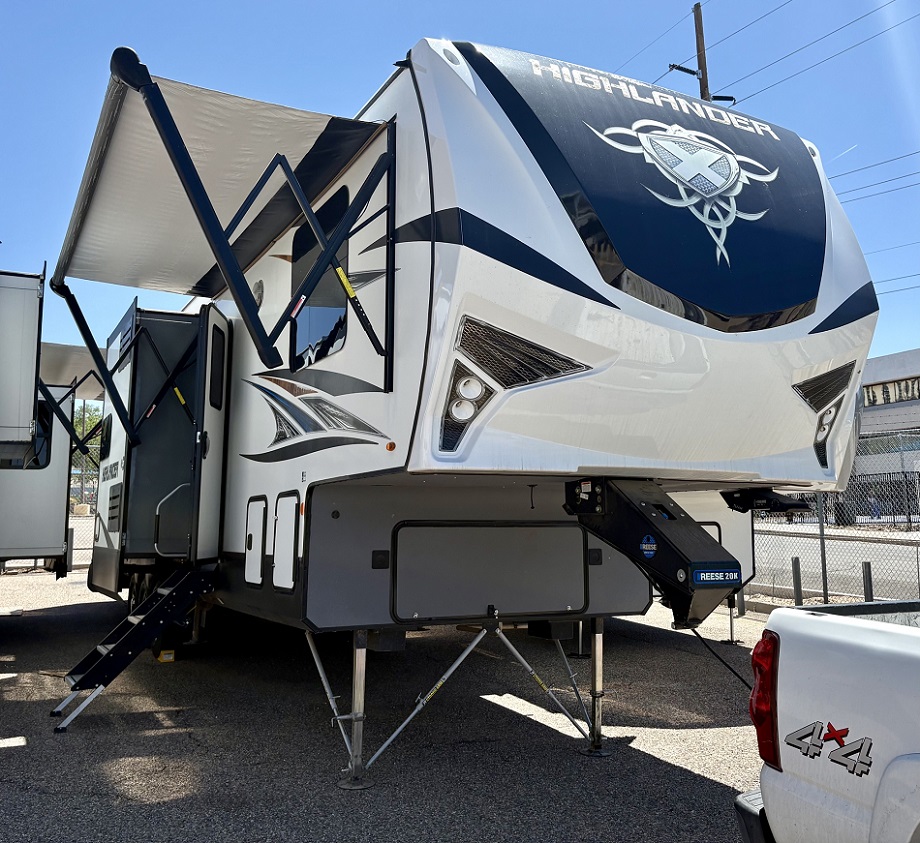 5th Wheel - Highland Ridge - Toy Hauler M-387H