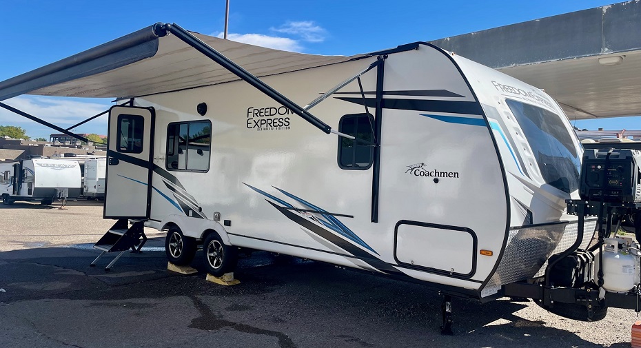 Travel Trailer - Coachmen Freedom Express M-246RKS
