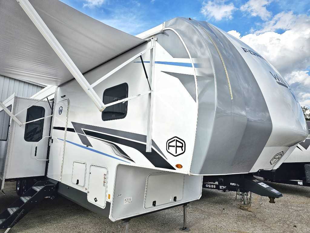 5th Wheel - 3 Slide Outs Wildcat 35FUN w 2 Bedrooms, 2 Baths + Bunks