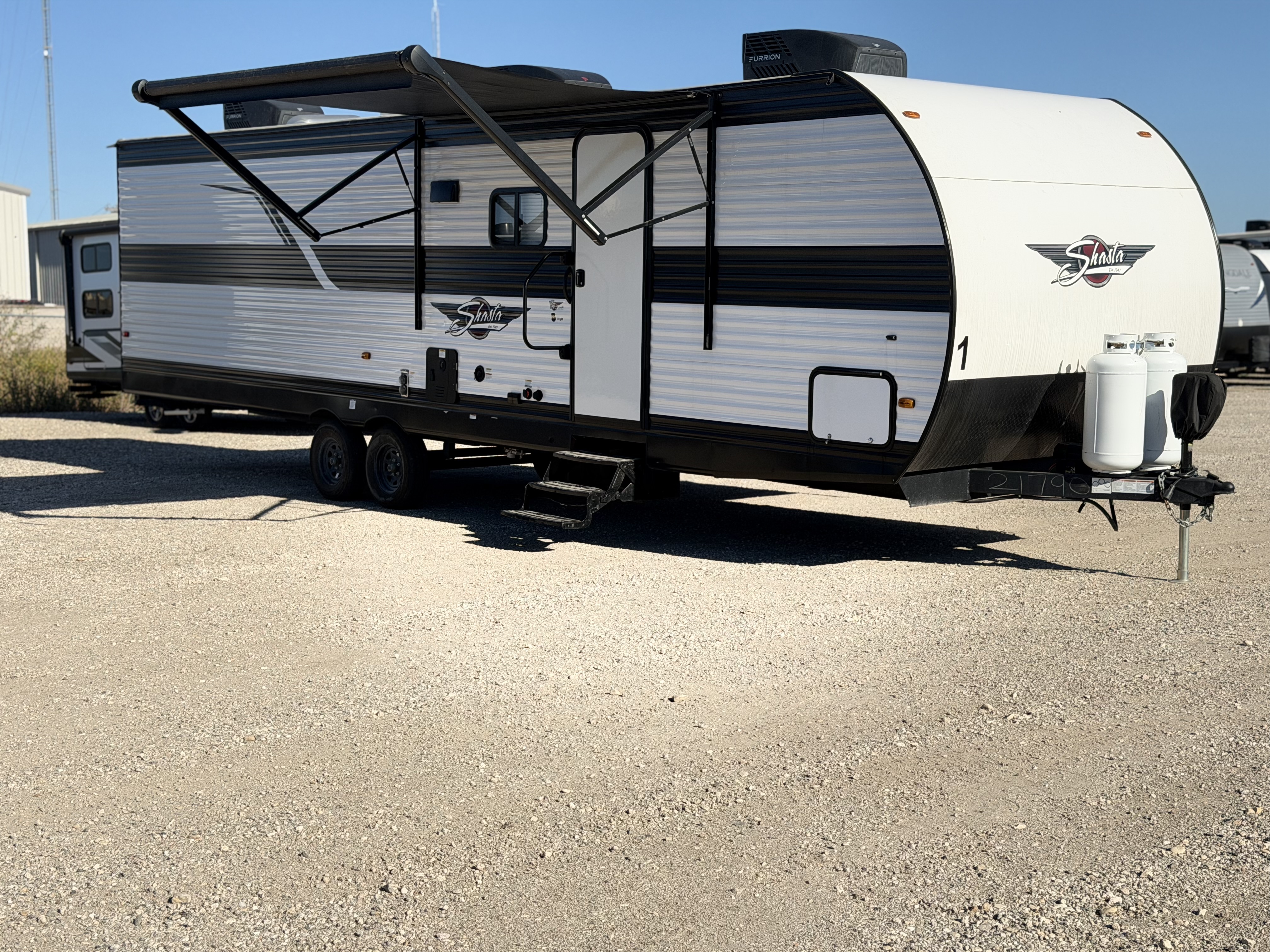 Travel Trailer - 1 Slide Out Shasta 31QB
