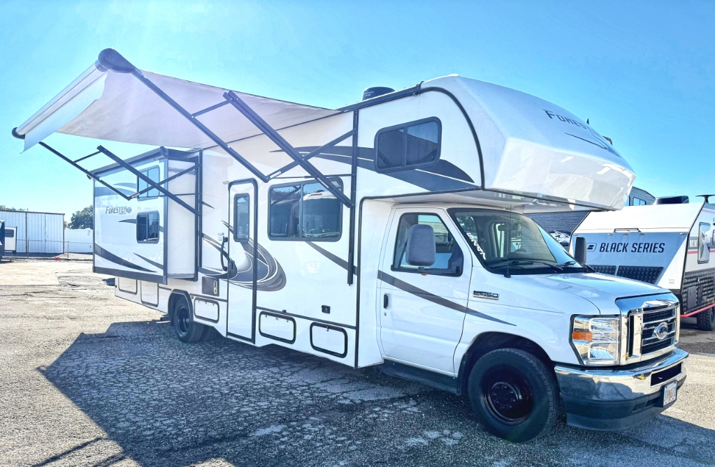 Class C - 1 Slide Out Forester 3251LE Bunks