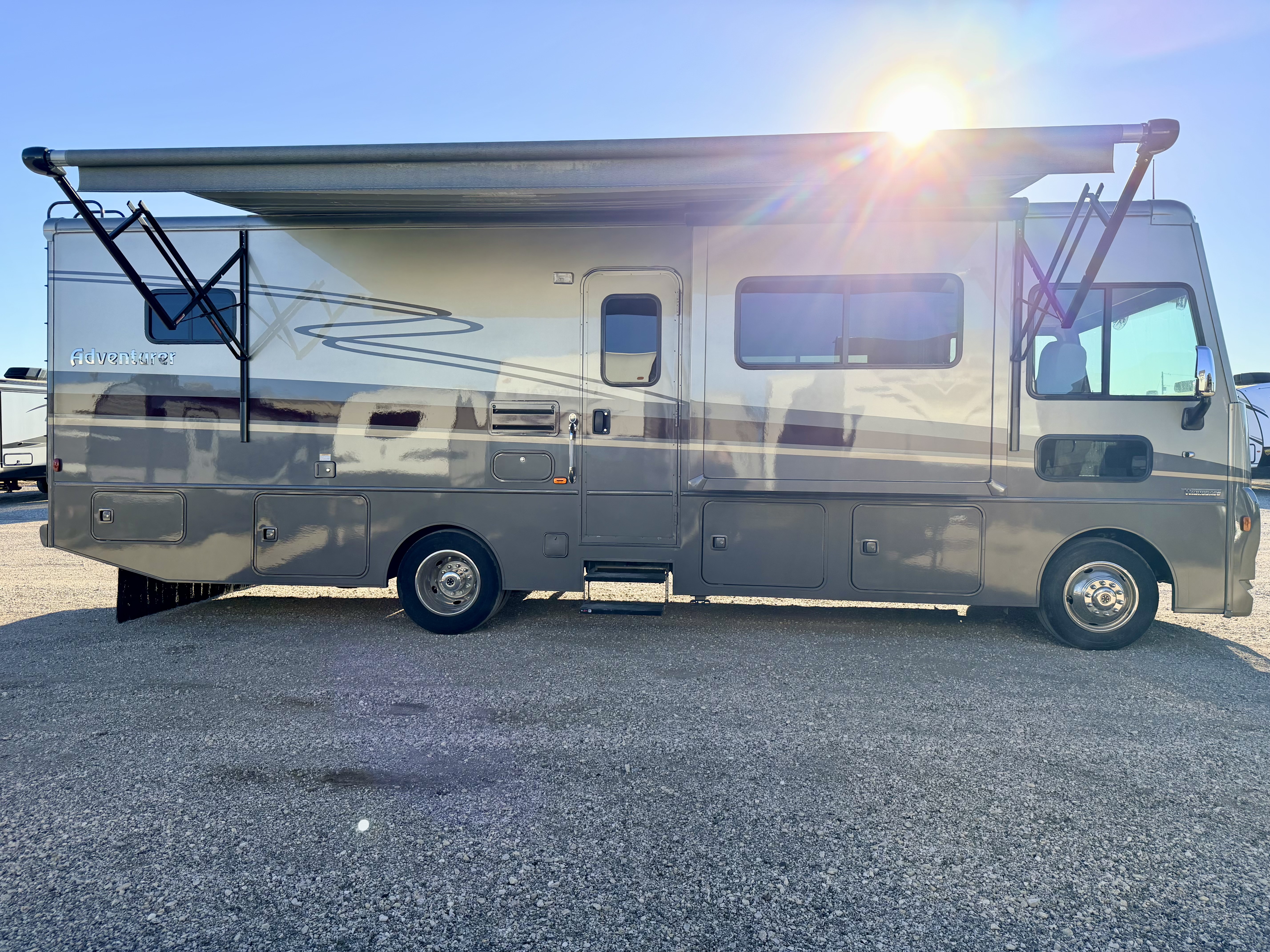 Class A - 3 Slideout Adventurer