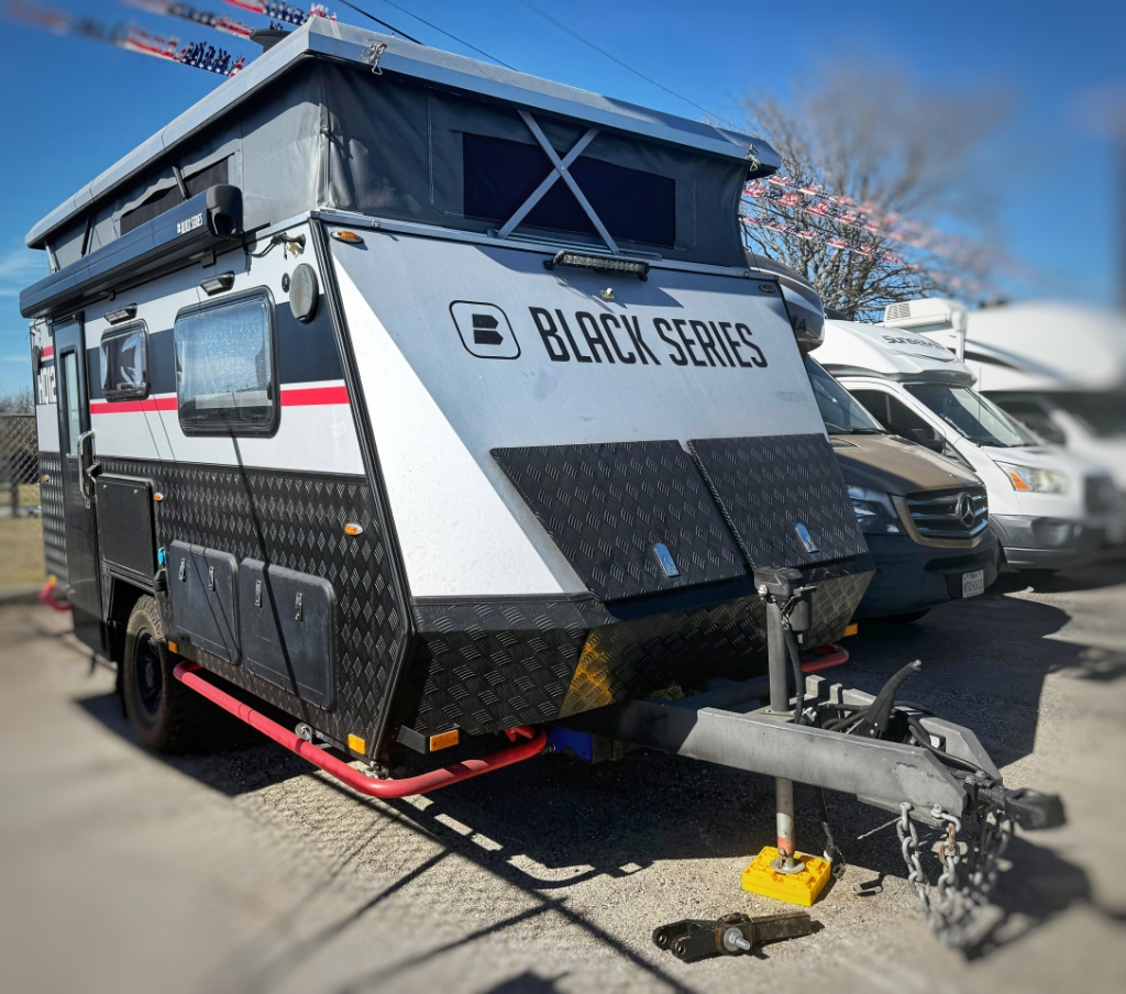 Travel Trailer - Non Slide OFF ROAD Black Series HQ12