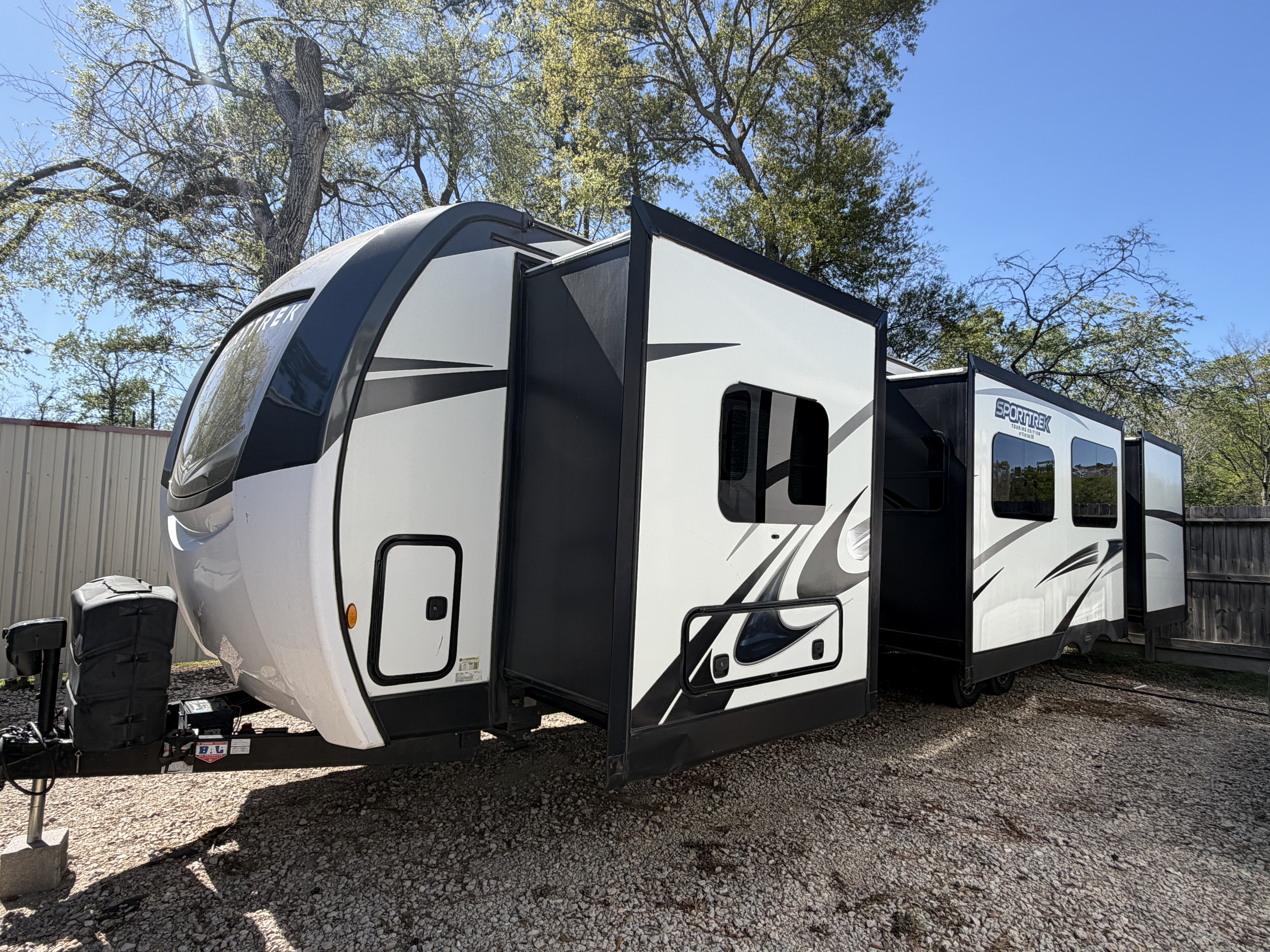 Travel Trailer - 3 Slide Outs - SportTrek STT343VBH