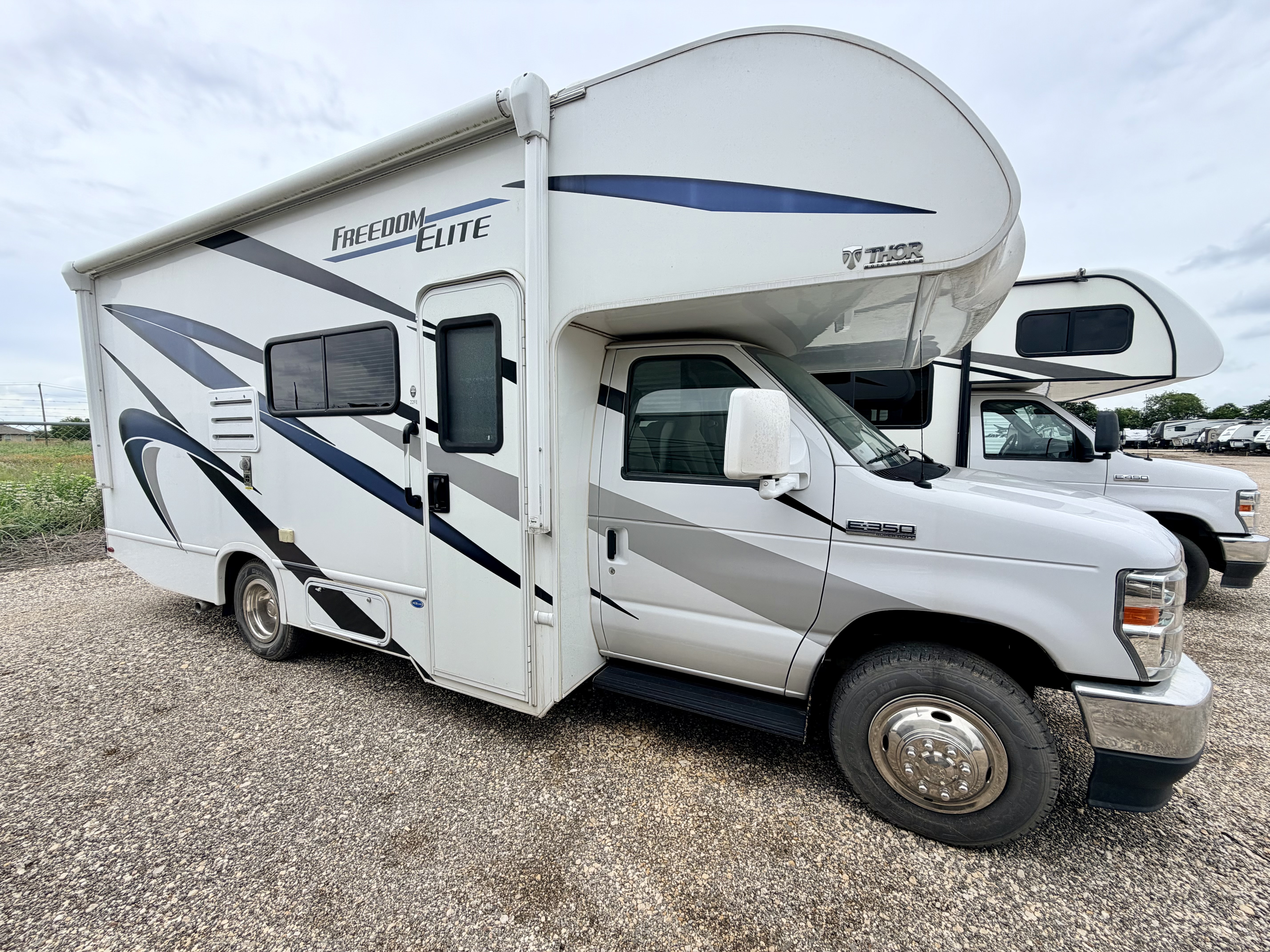 Class C - 1 Slide Out Thor Freedom Elite 22FE