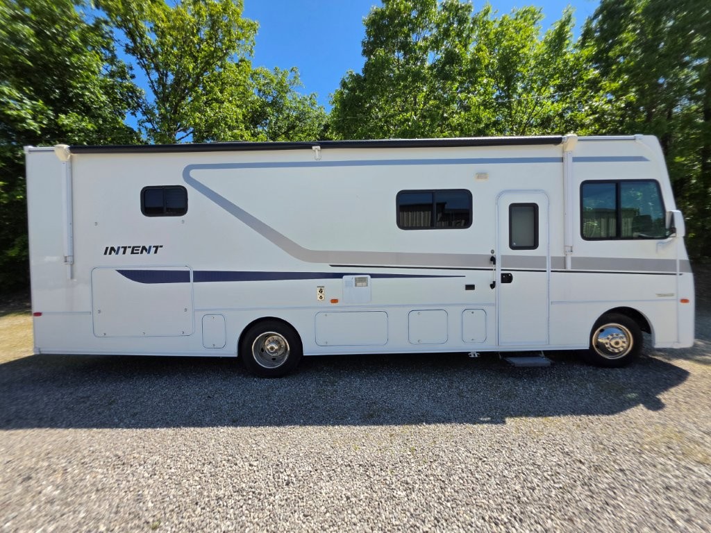M/H, 2018 Winnebago Intent 30R, 2 Slide-Outs, Power Bunk