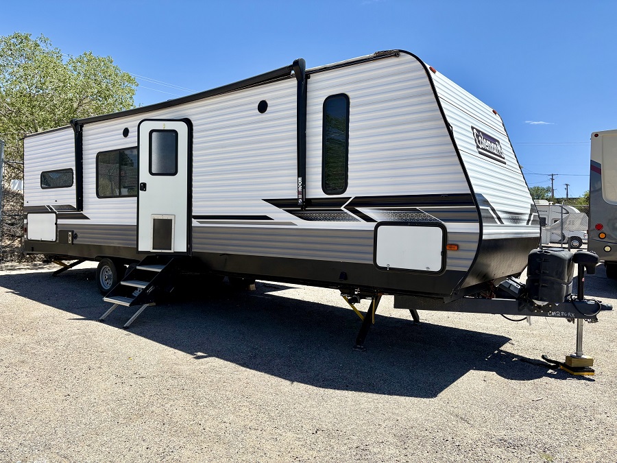 Travel Trailer - 1 Slide Out Coleman Dutchmen