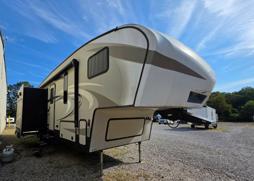 Fifth Wheel, 2018 Keystone Cougar 28RKS, 3 Slide-outs