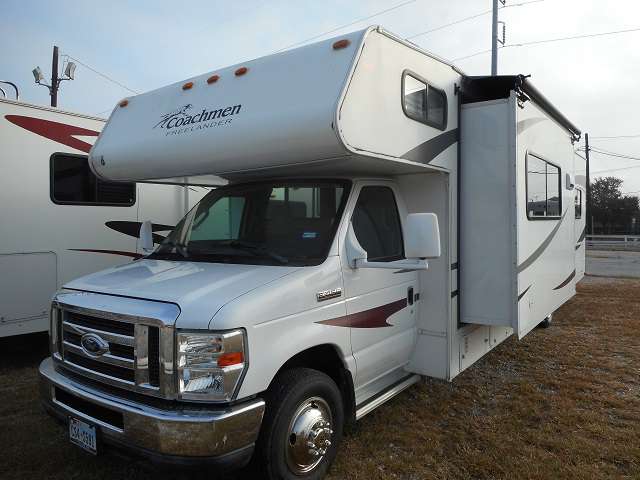 Class C - 2 Slide Outs Bunks Freelander 32
